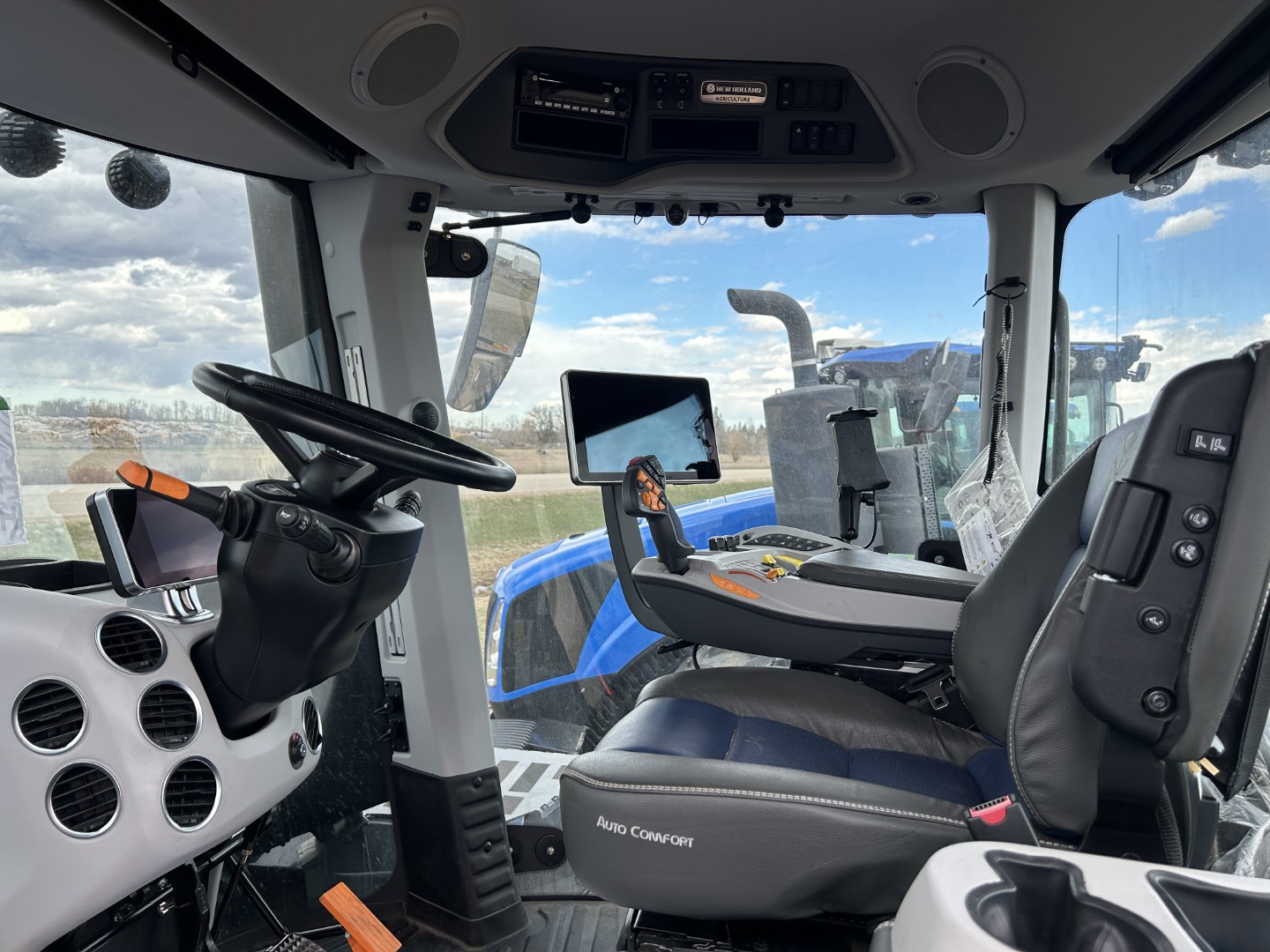 2025 New Holland T9.700 PLMI Tractor 4WD