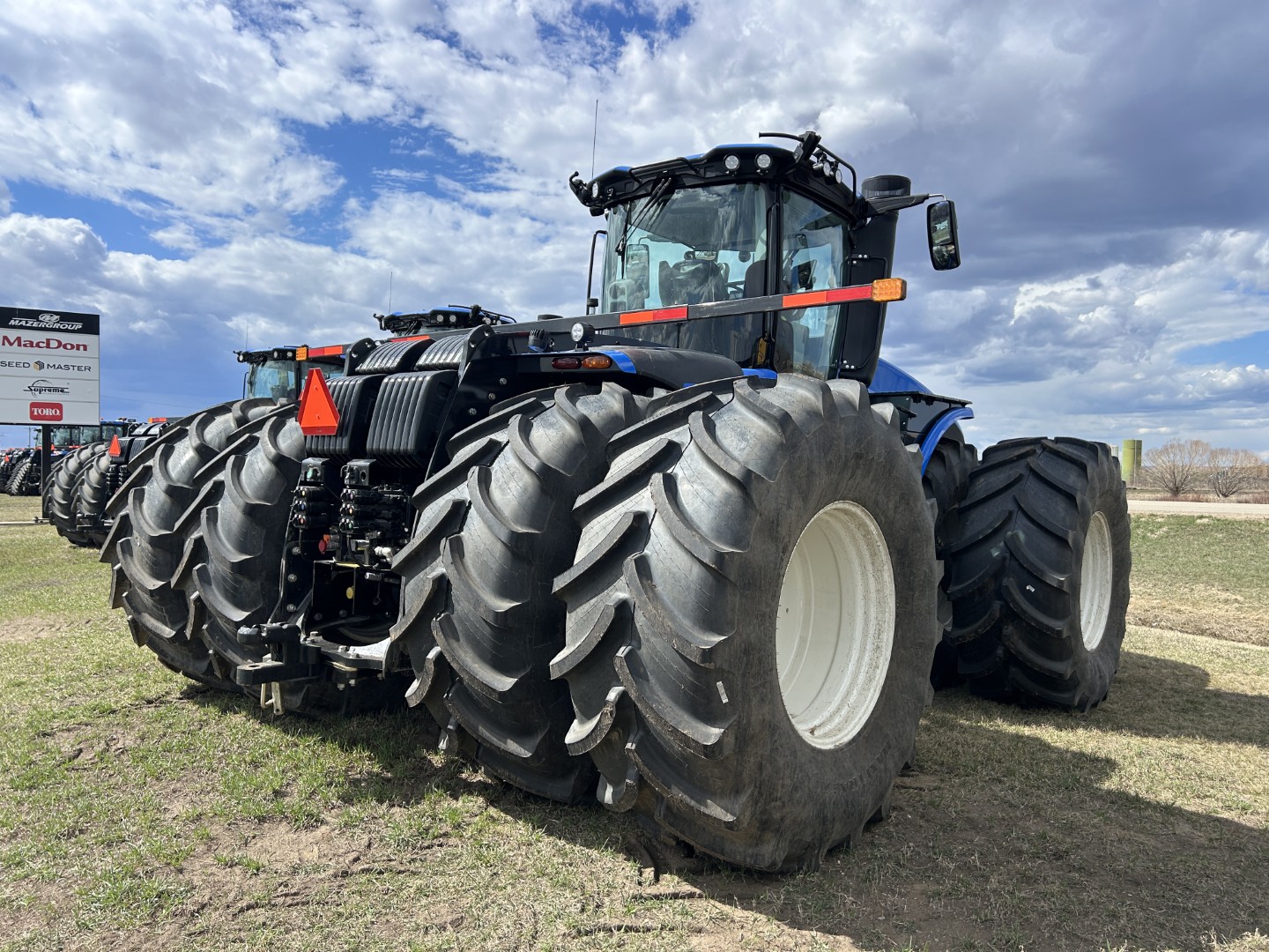 2025 New Holland T9.700 PLMI Tractor 4WD