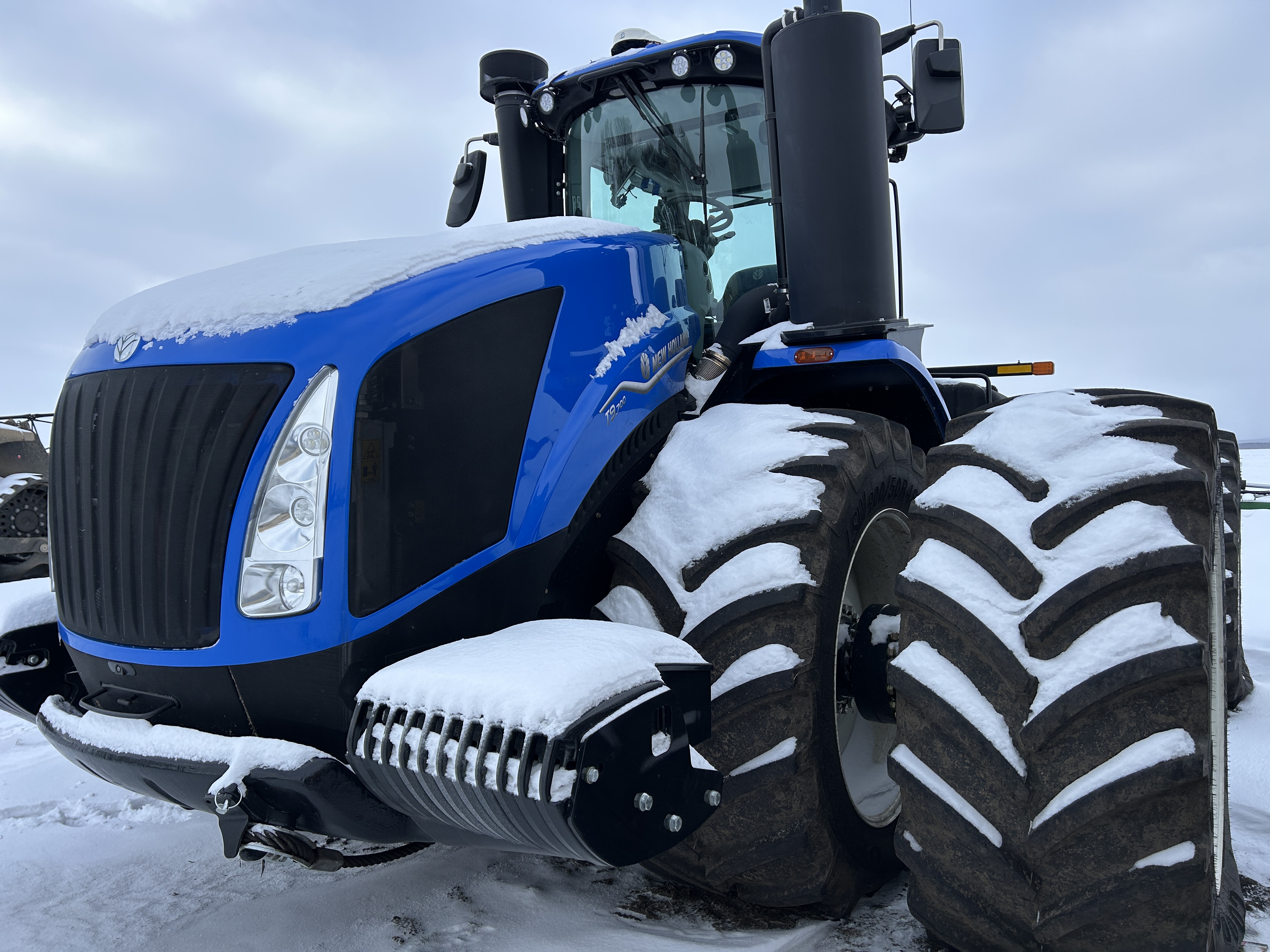 2025 New Holland T9.700 PLMI Tractor 4WD