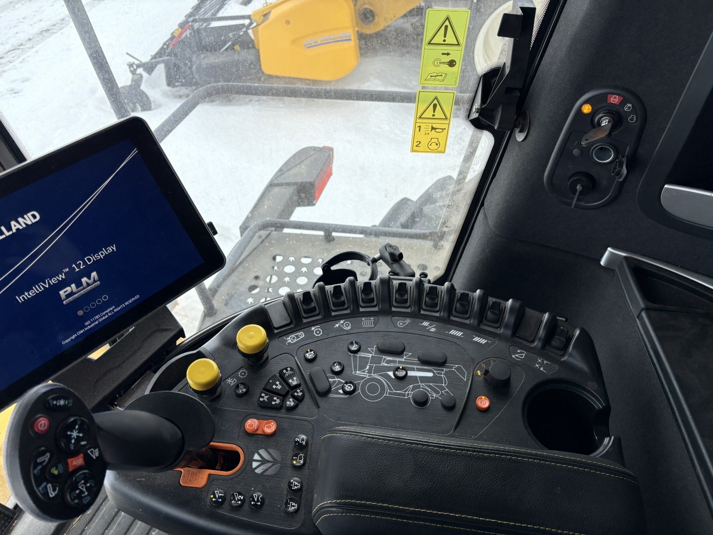 2025 New Holland CR8.90Z Combine