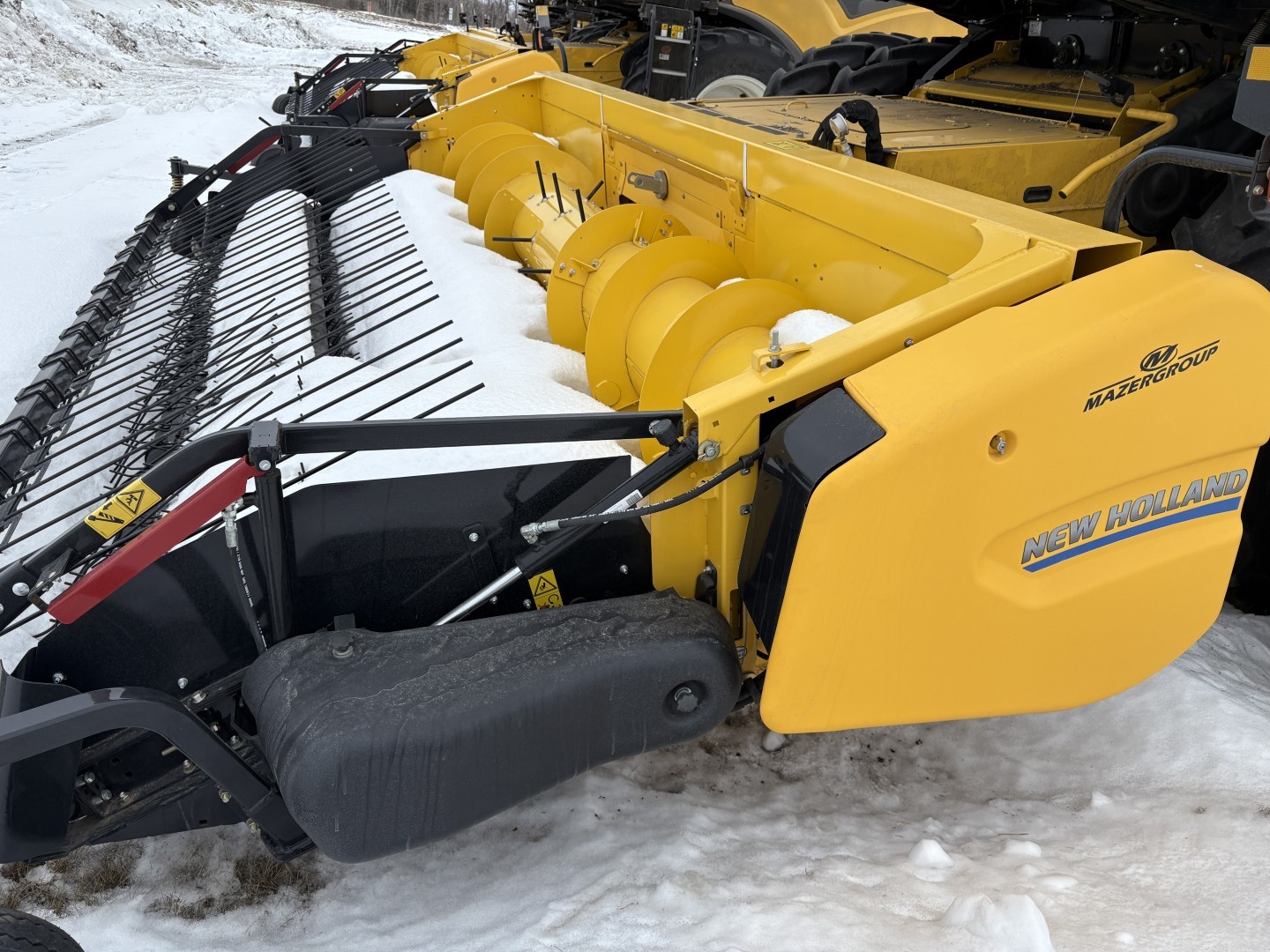2025 New Holland CR8.90Z Combine