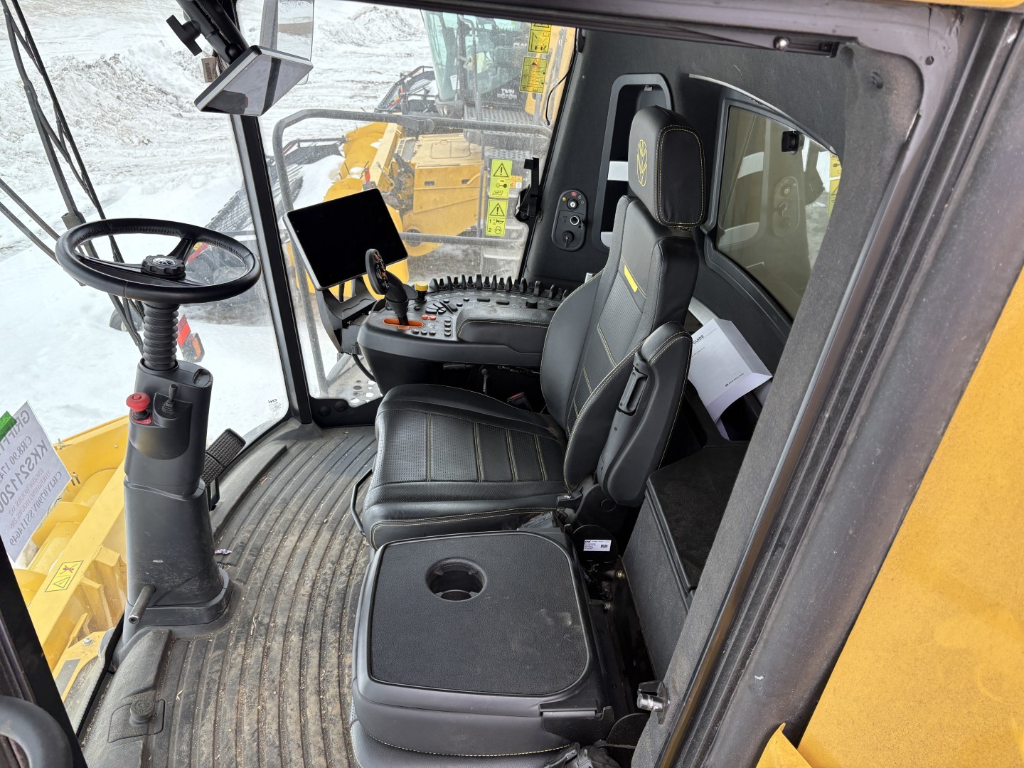 2025 New Holland CR8.90Z Combine