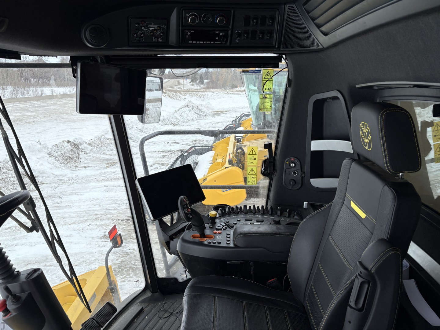 2025 New Holland CR8.90Z Combine