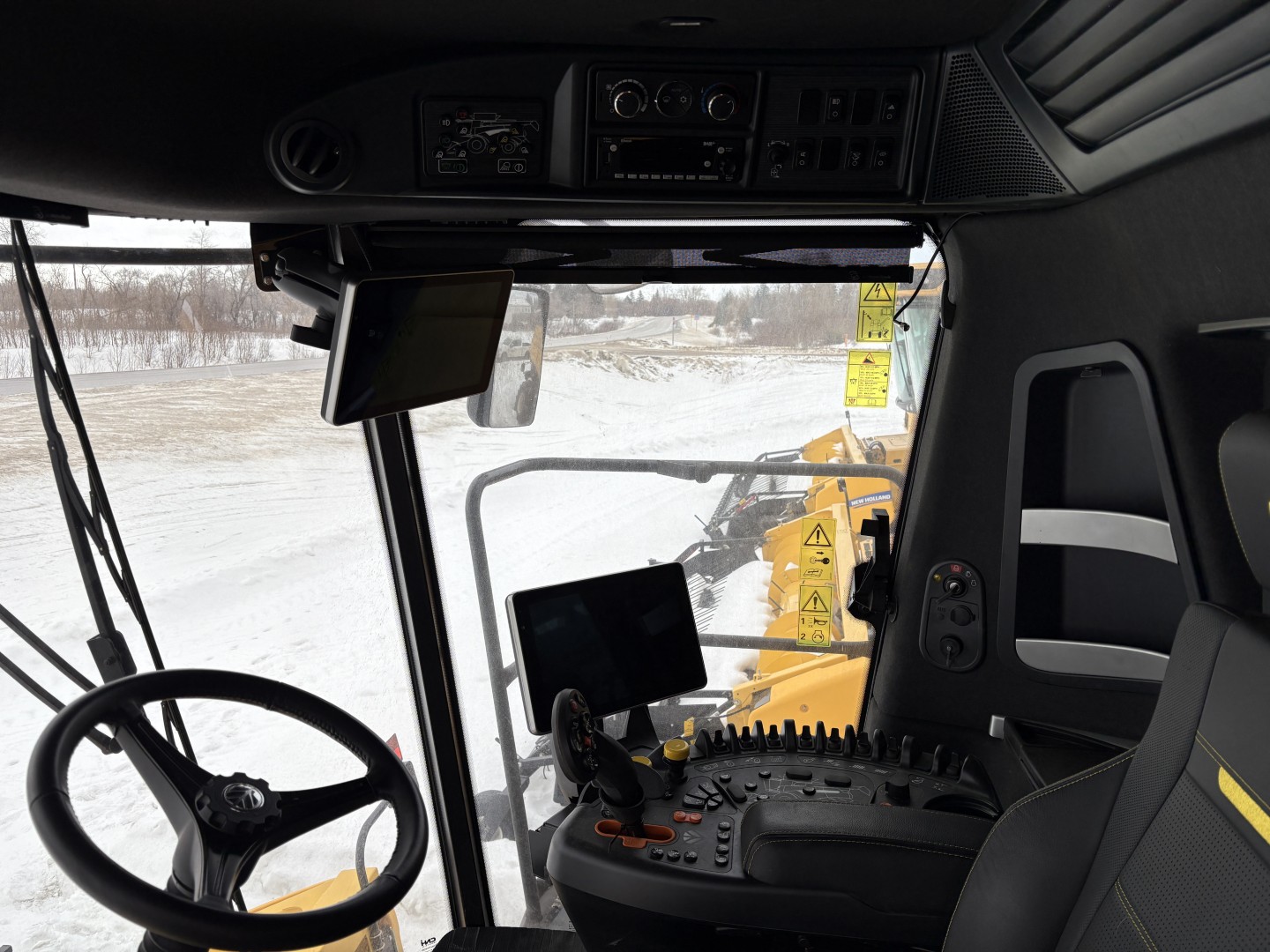 2025 New Holland CR8.90Z Combine