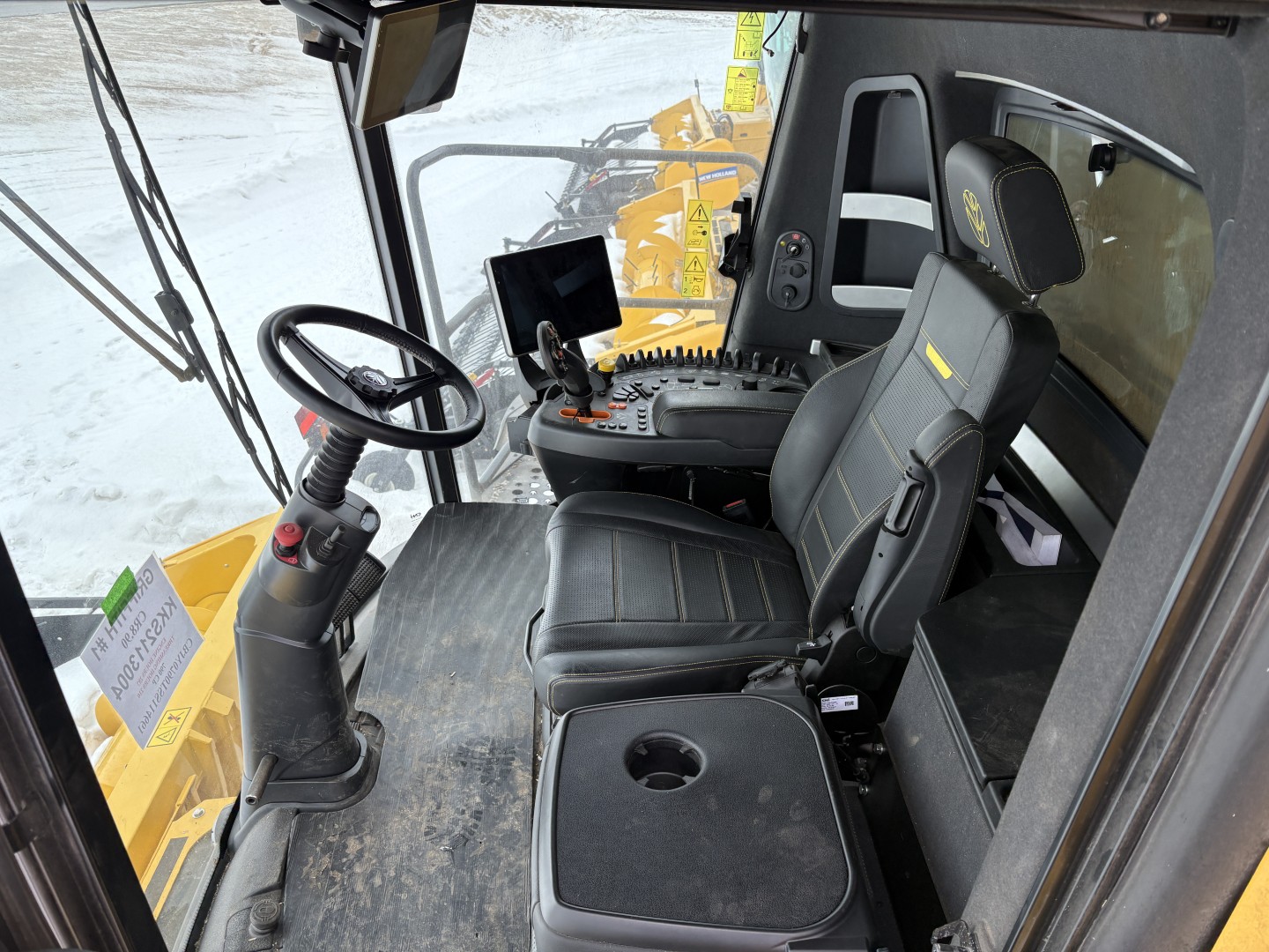 2025 New Holland CR8.90Z Combine