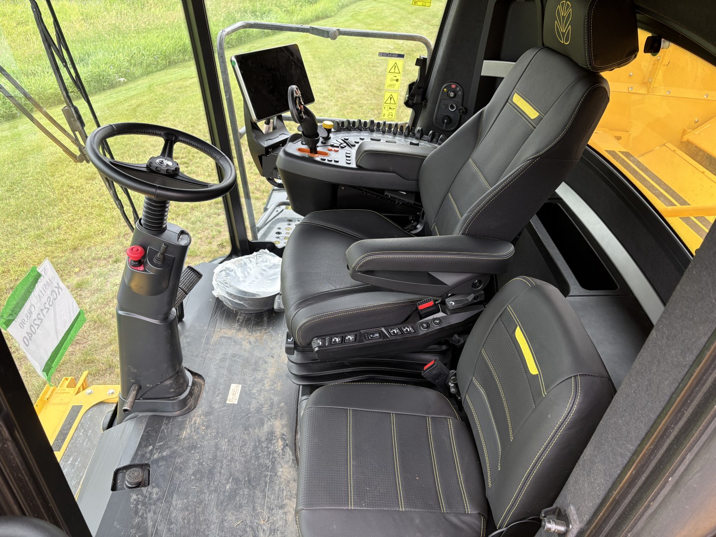 2025 New Holland CR8.90Z Combine