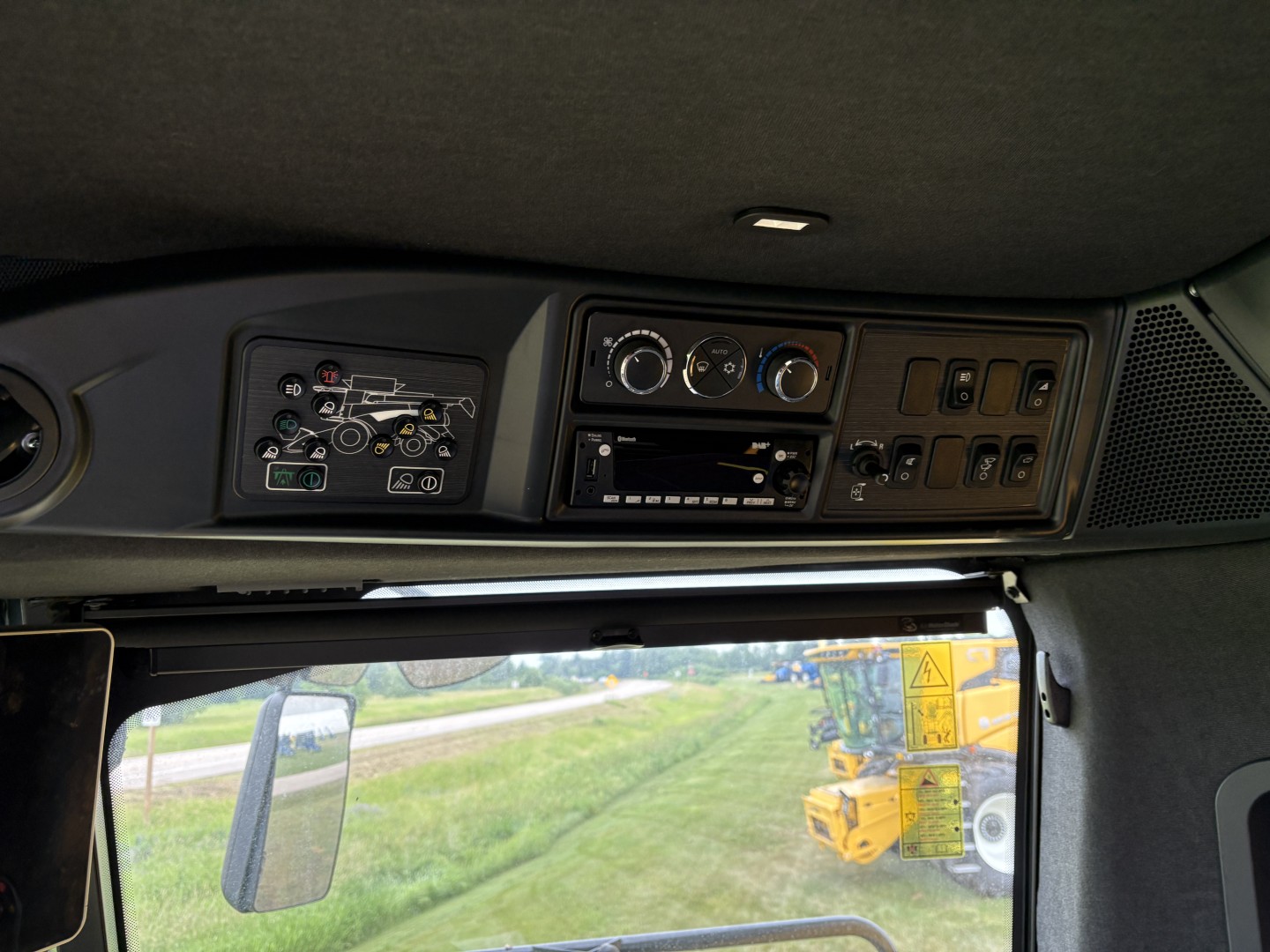2025 New Holland CR8.90Z Combine