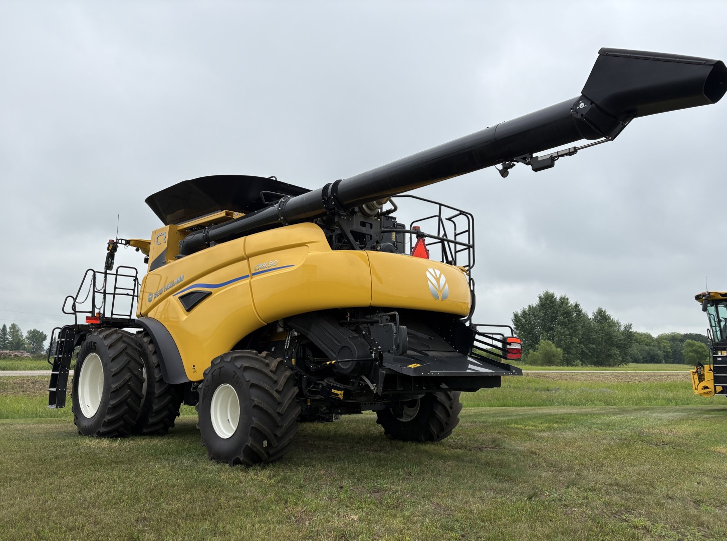 2025 New Holland CR8.90Z Combine