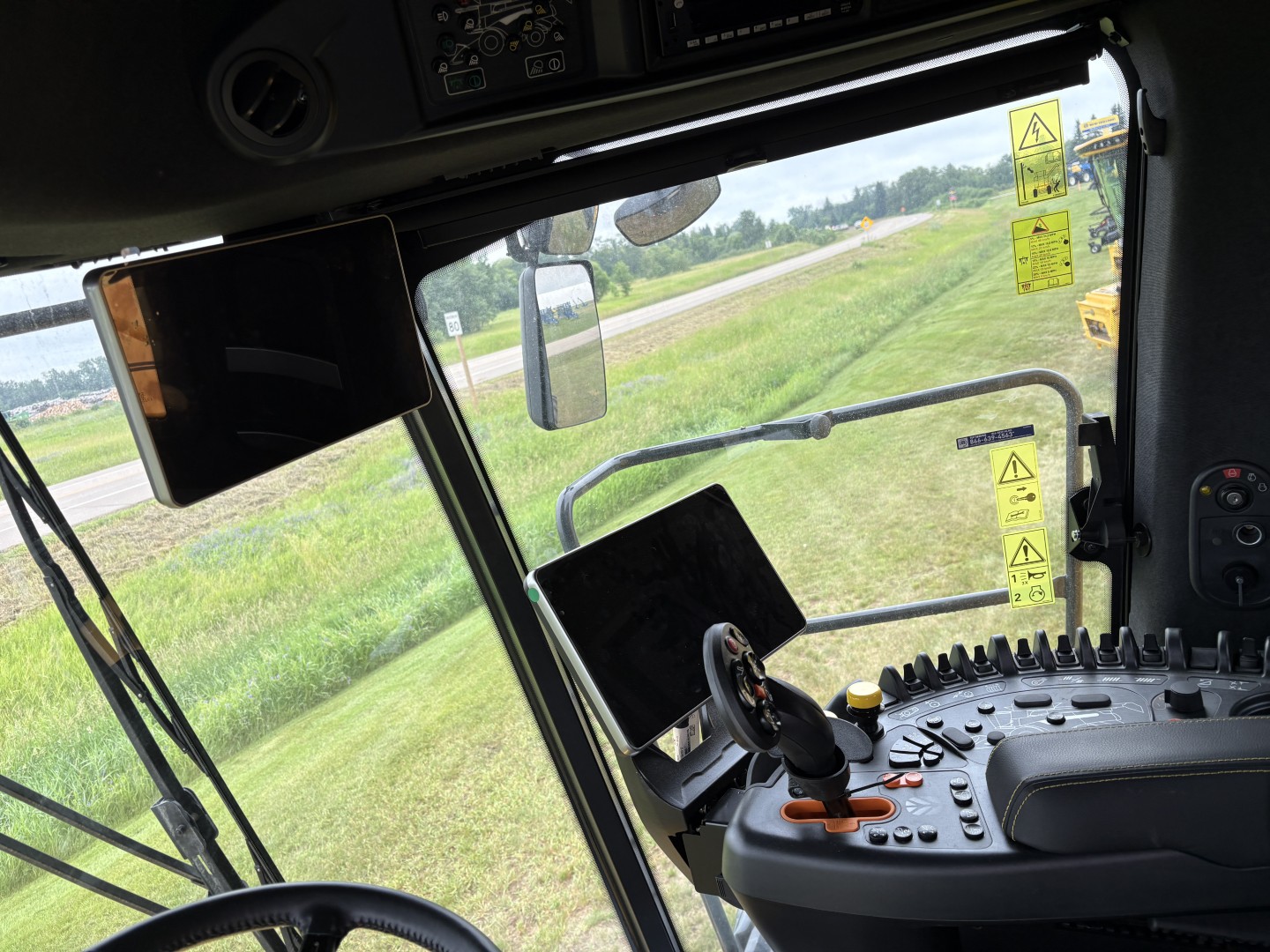 2025 New Holland CR8.90Z Combine