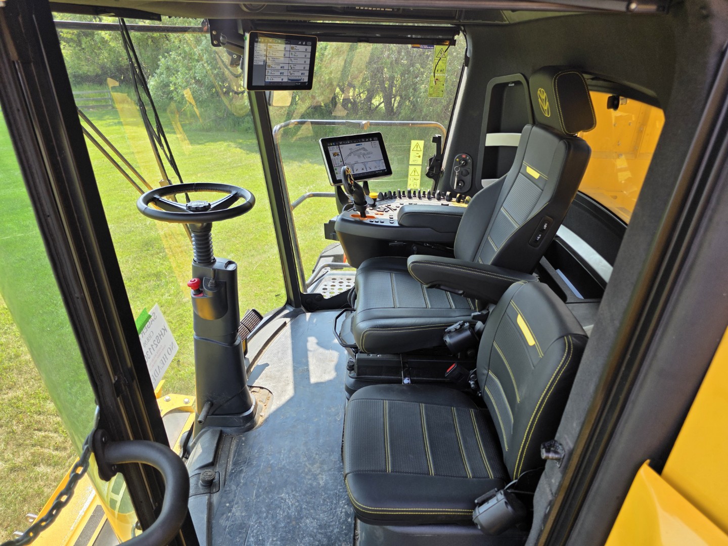 2025 New Holland CR8.90Z Combine