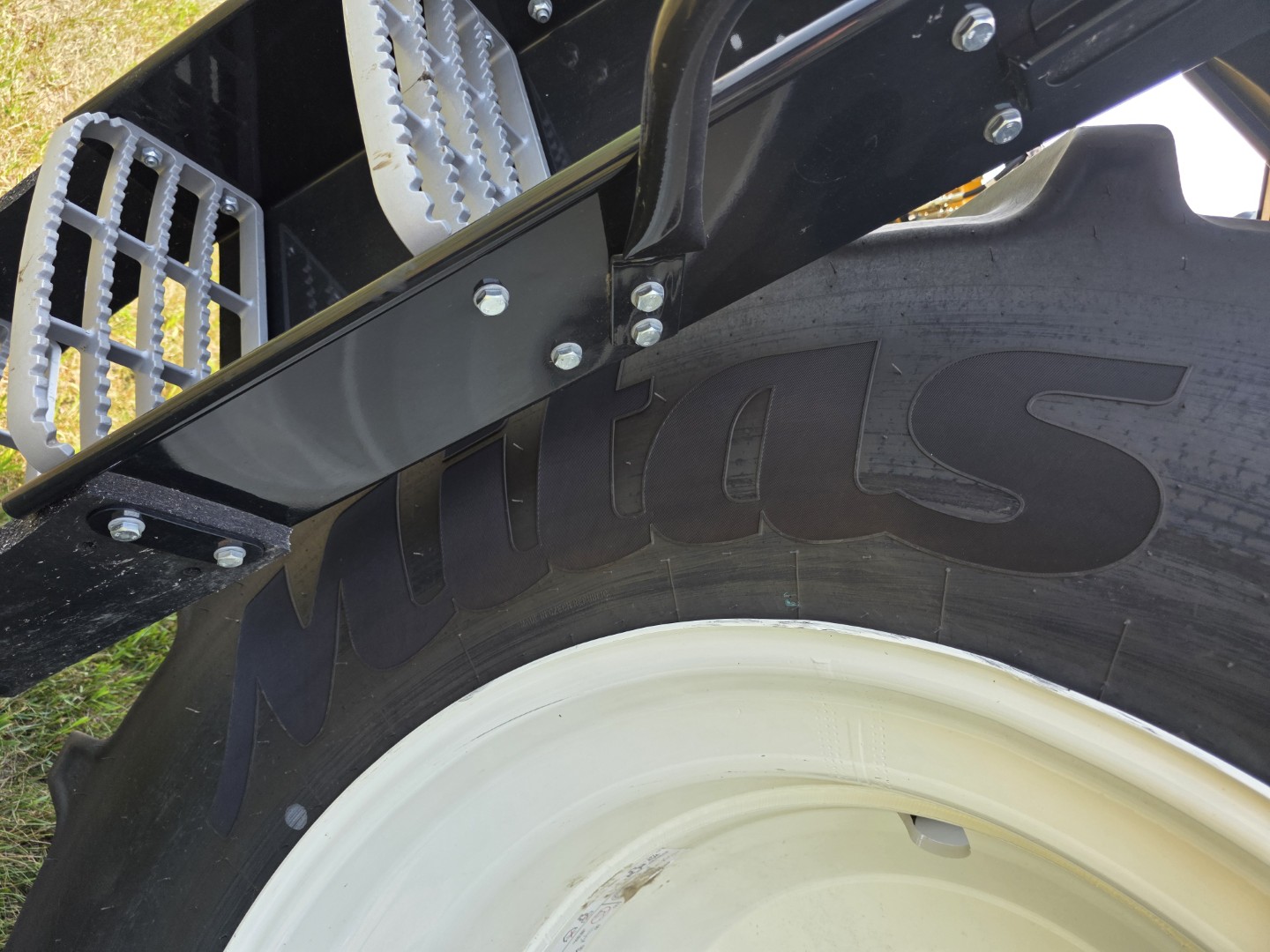 2025 New Holland CR8.90Z Combine