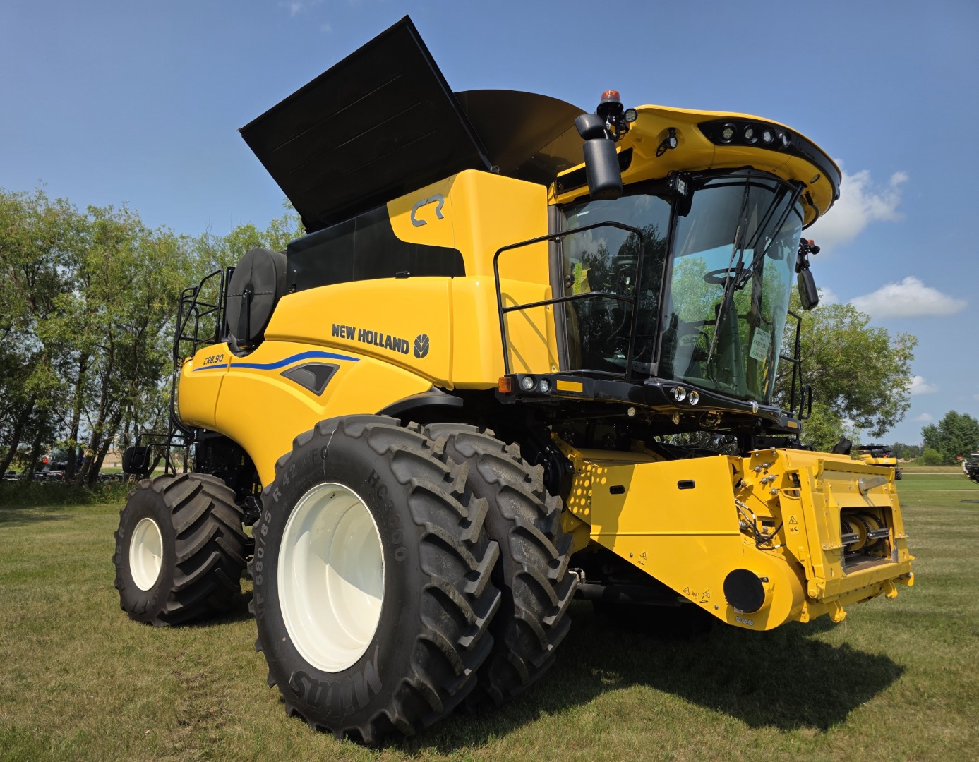 2025 New Holland CR8.90Z Combine