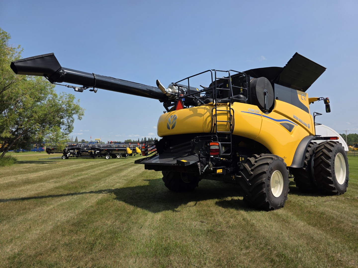 2025 New Holland CR8.90Z Combine