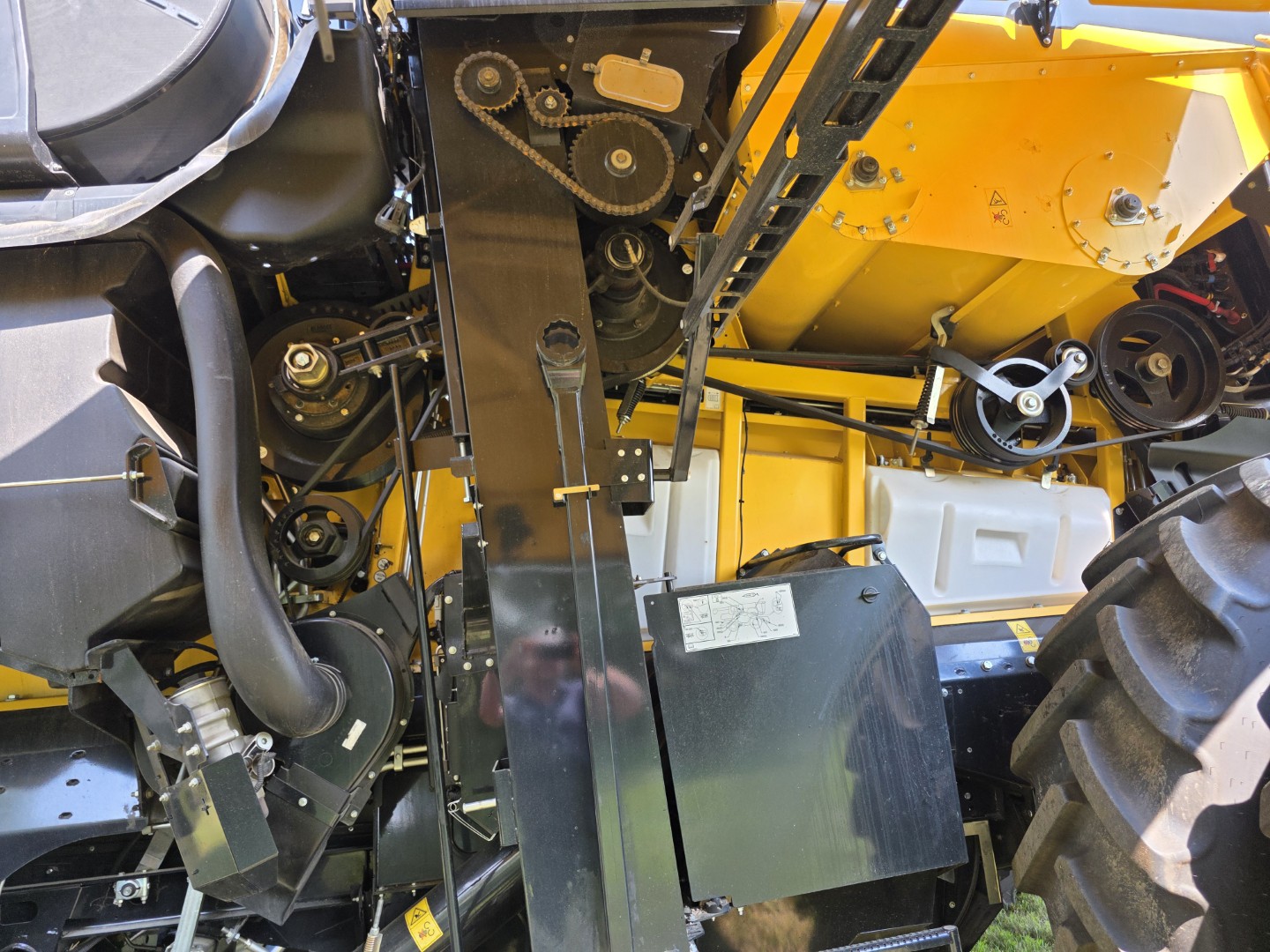 2025 New Holland CR8.90Z Combine