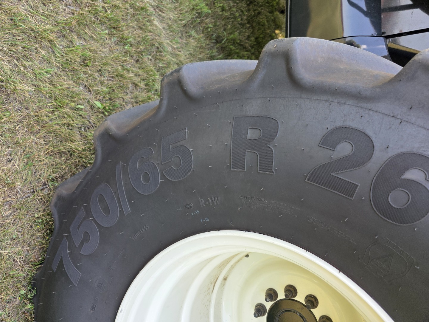 2025 New Holland CR8.90Z Combine