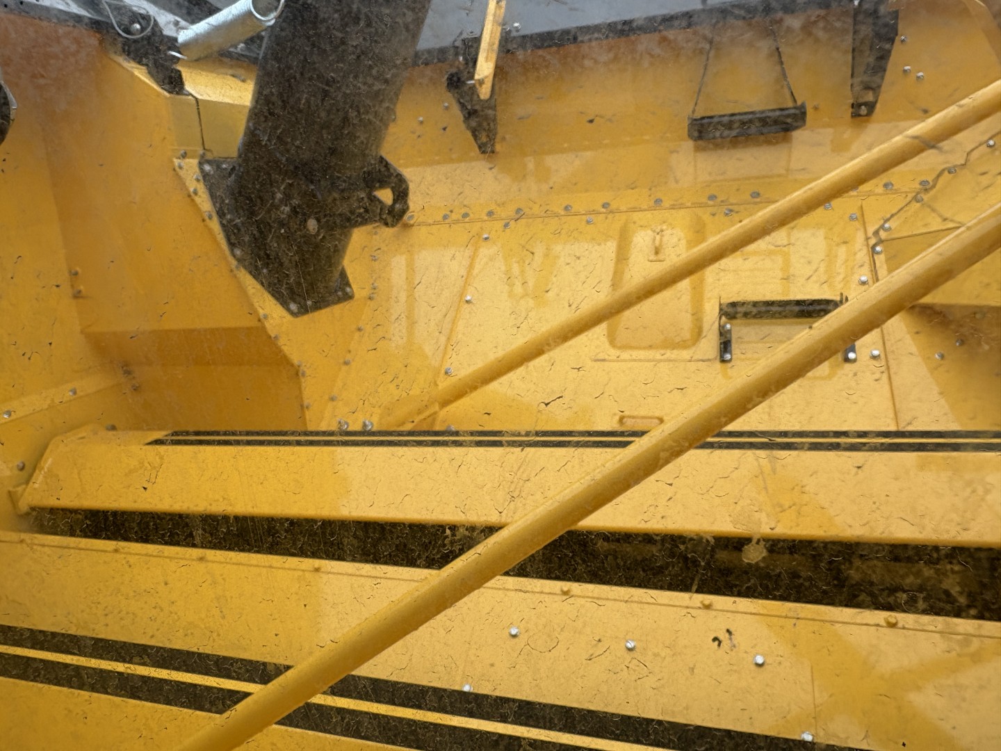 2025 New Holland CR8.90Z Combine