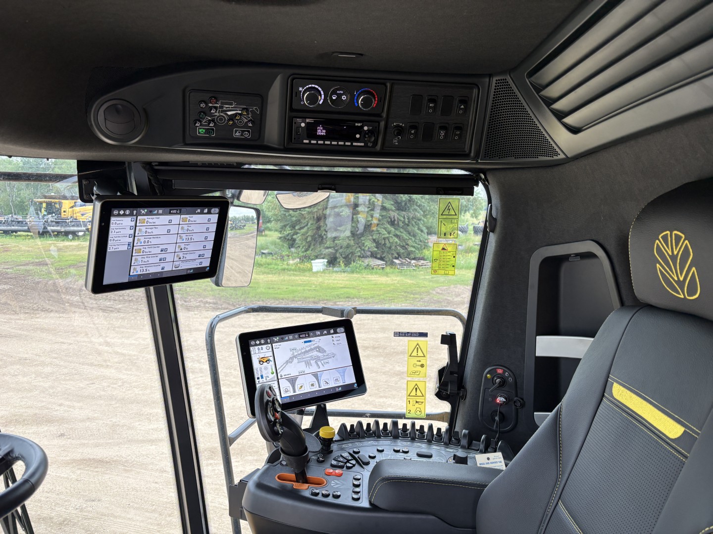 2025 New Holland CR8.90Z Combine