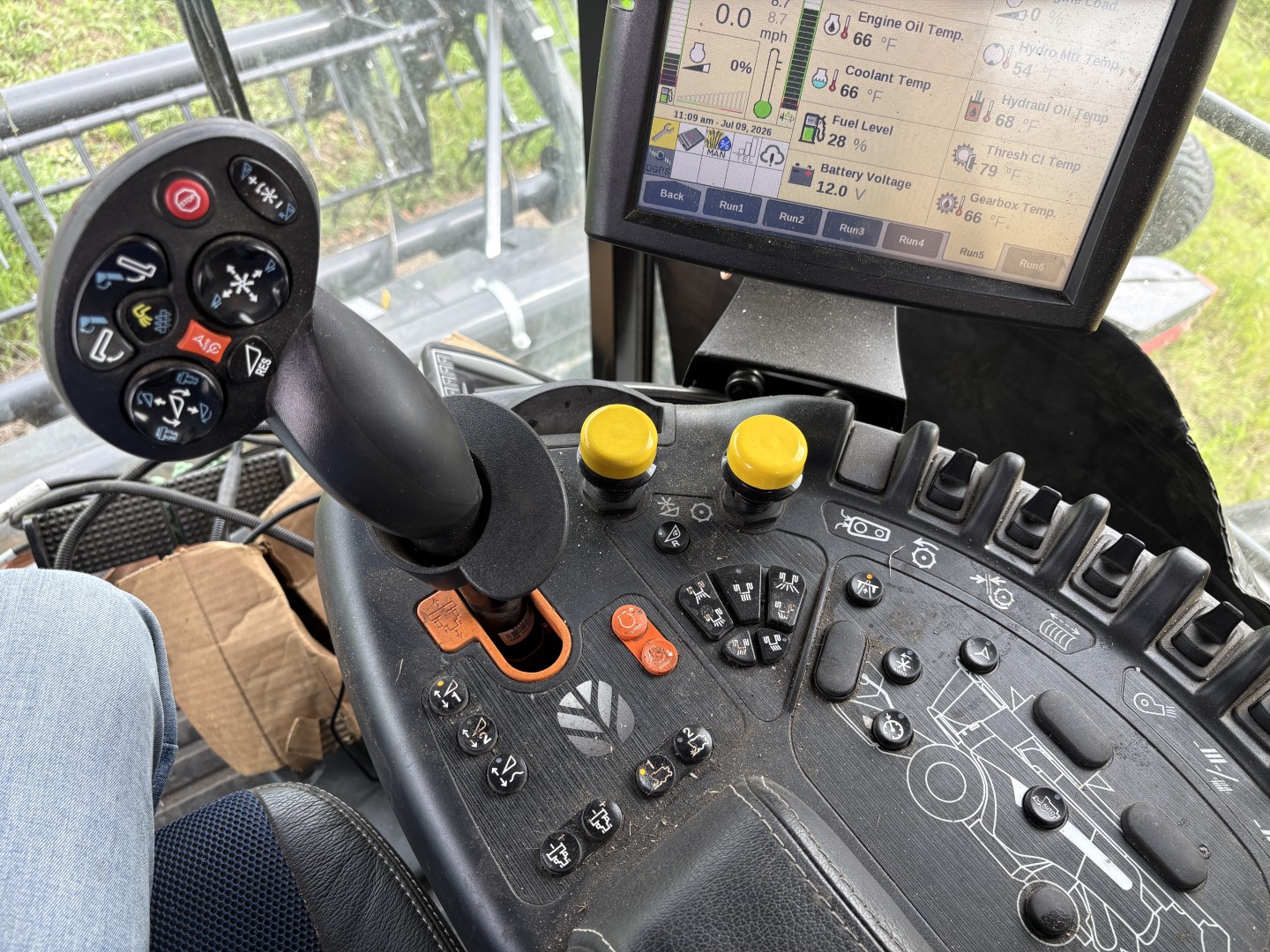 2023 New Holland CR8.90Z Combine