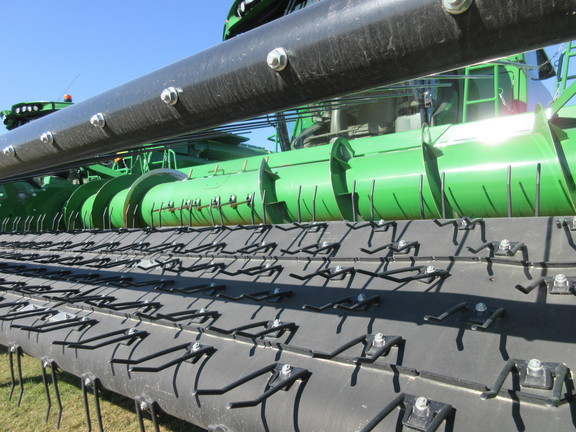 2019 John Deere 615P Header Combine