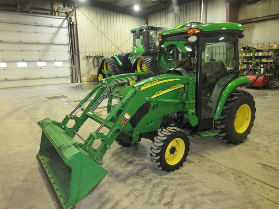 2011 John Deere 3520 Tractor Compact