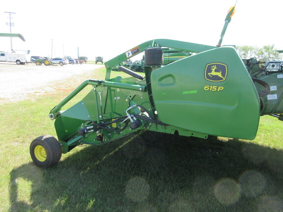 2015 John Deere 615P Header Combine