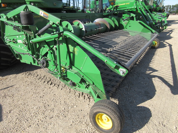 2016 John Deere 615P Header Combine