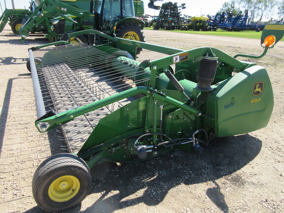 2016 John Deere 615P Header Combine