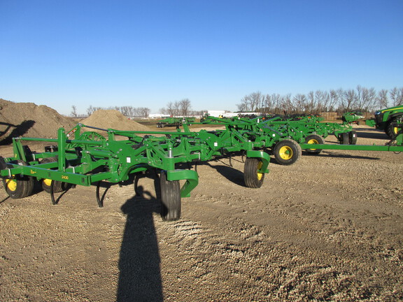 2024 John Deere 2430 Chisel Plow