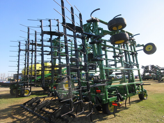 2024 John Deere 2430 CHISEL PLOW Chisel Plow