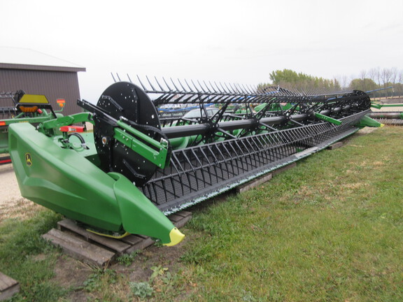 2024 John Deere HD40F Header Combine