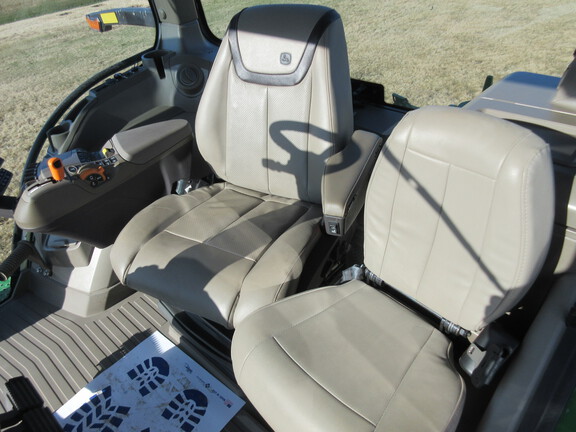 2023 John Deere 8R 370 Tractor