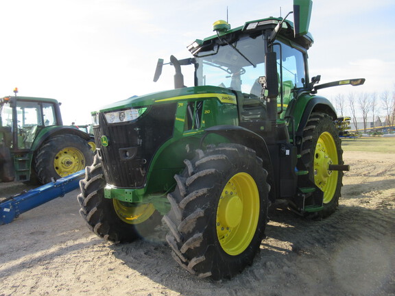 2022 John Deere 7R 250 Tractor
