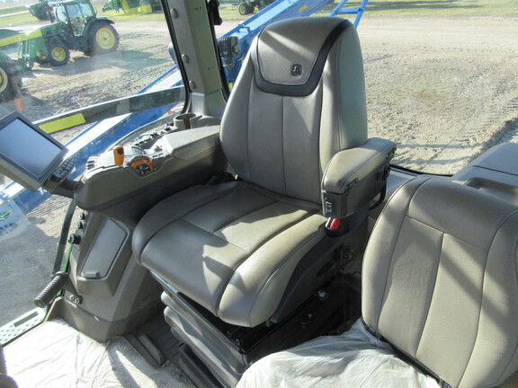 2022 John Deere 7R 250 Tractor