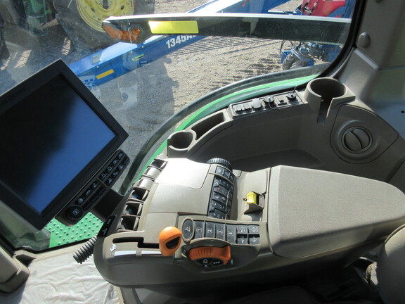 2022 John Deere 7R 250 Tractor