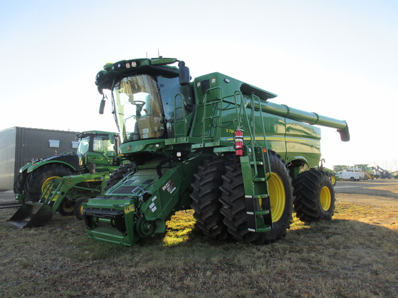 2024 John Deere S780 Combine