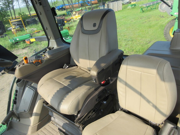 2024 John Deere 8R 250 Tractor