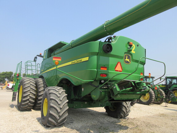 2016 John Deere S680 Combine