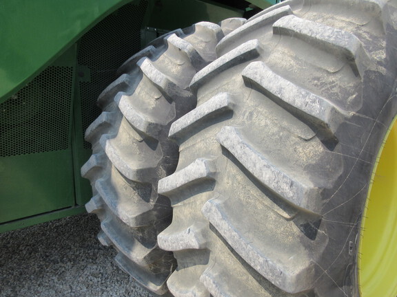 2016 John Deere S680 Combine
