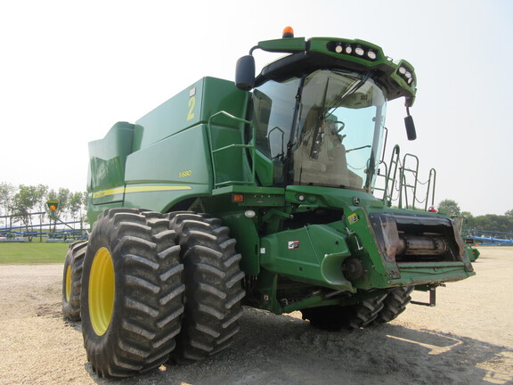 2016 John Deere S680 Combine