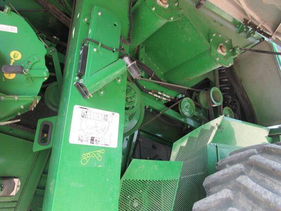 2016 John Deere S680 Combine