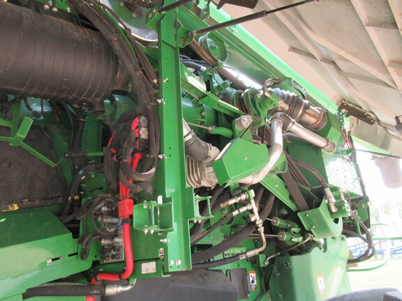 2016 John Deere S680 Combine