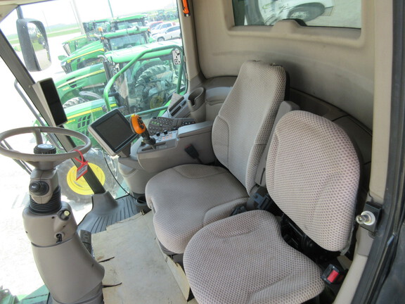 2016 John Deere S680 Combine