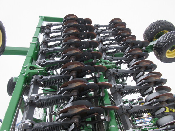 2014 John Deere 1890 Air Seeder