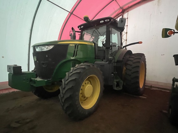 2015 John Deere 7210R Tractor