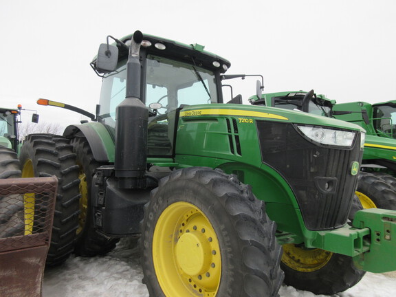 2015 John Deere 7210R Tractor