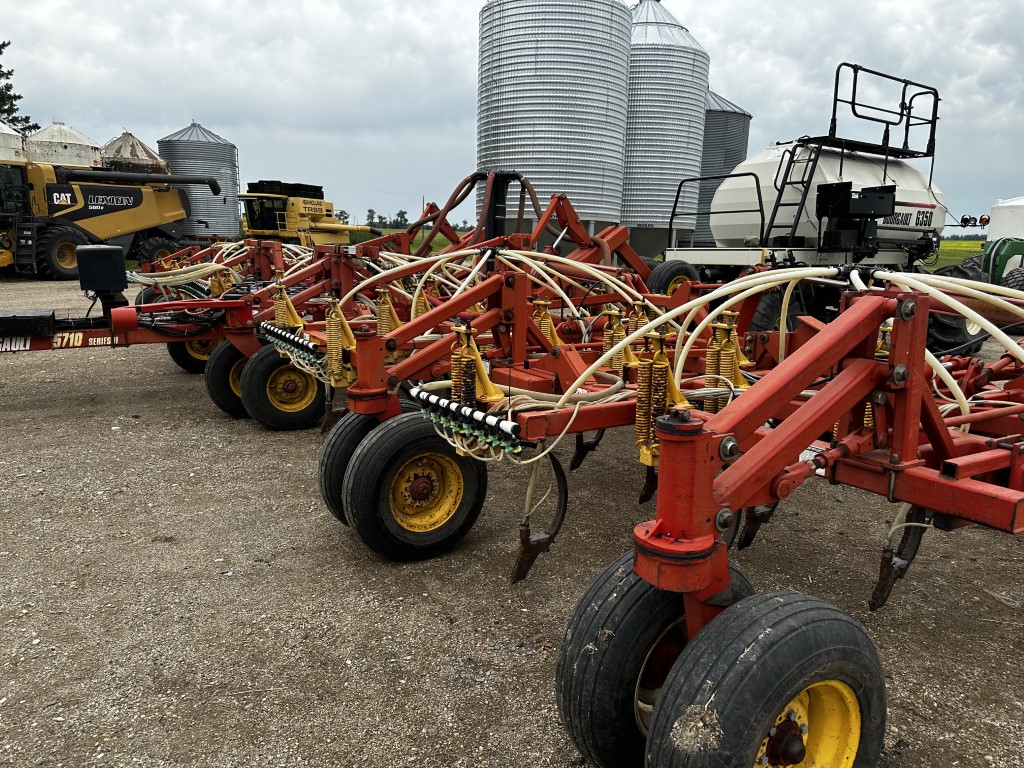 2005 Bourgault 5710-47 Air Drill