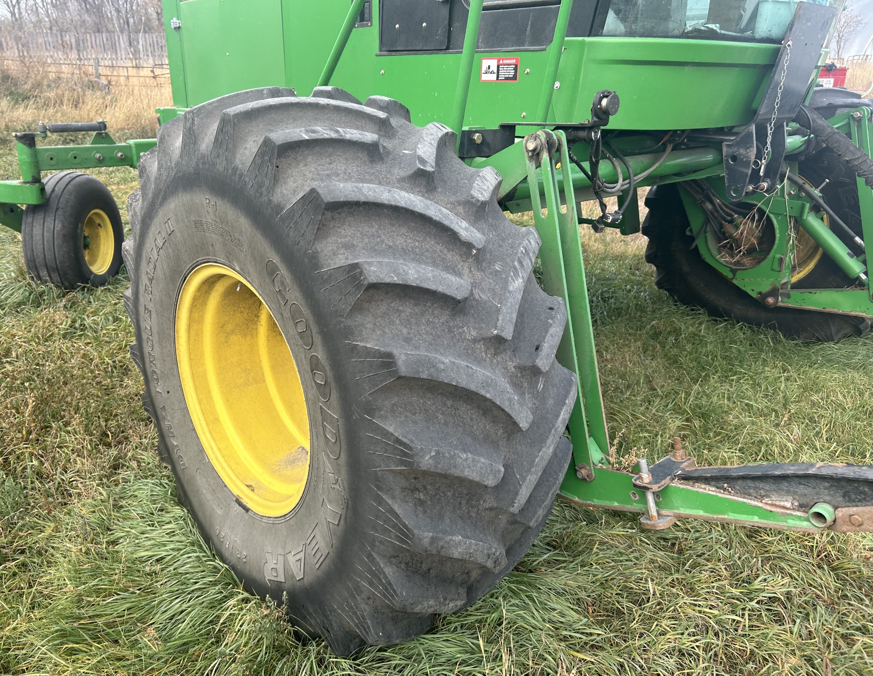 2008 John Deere 4895 Windrower