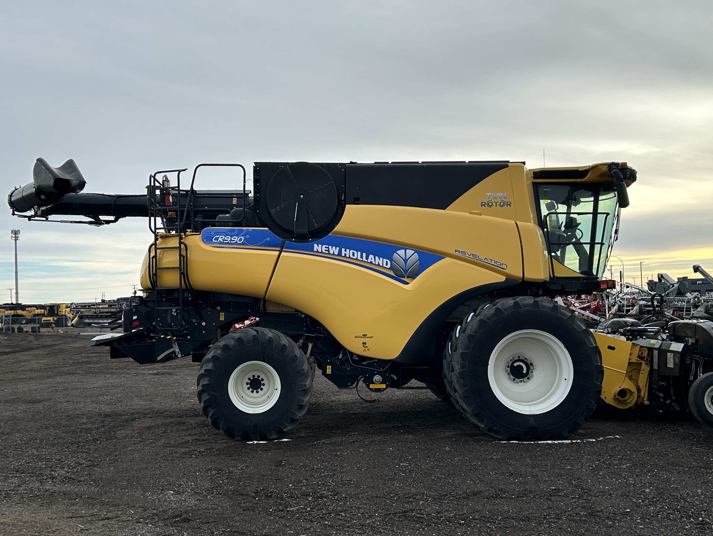 2022 New Holland CR9.90Z Combine