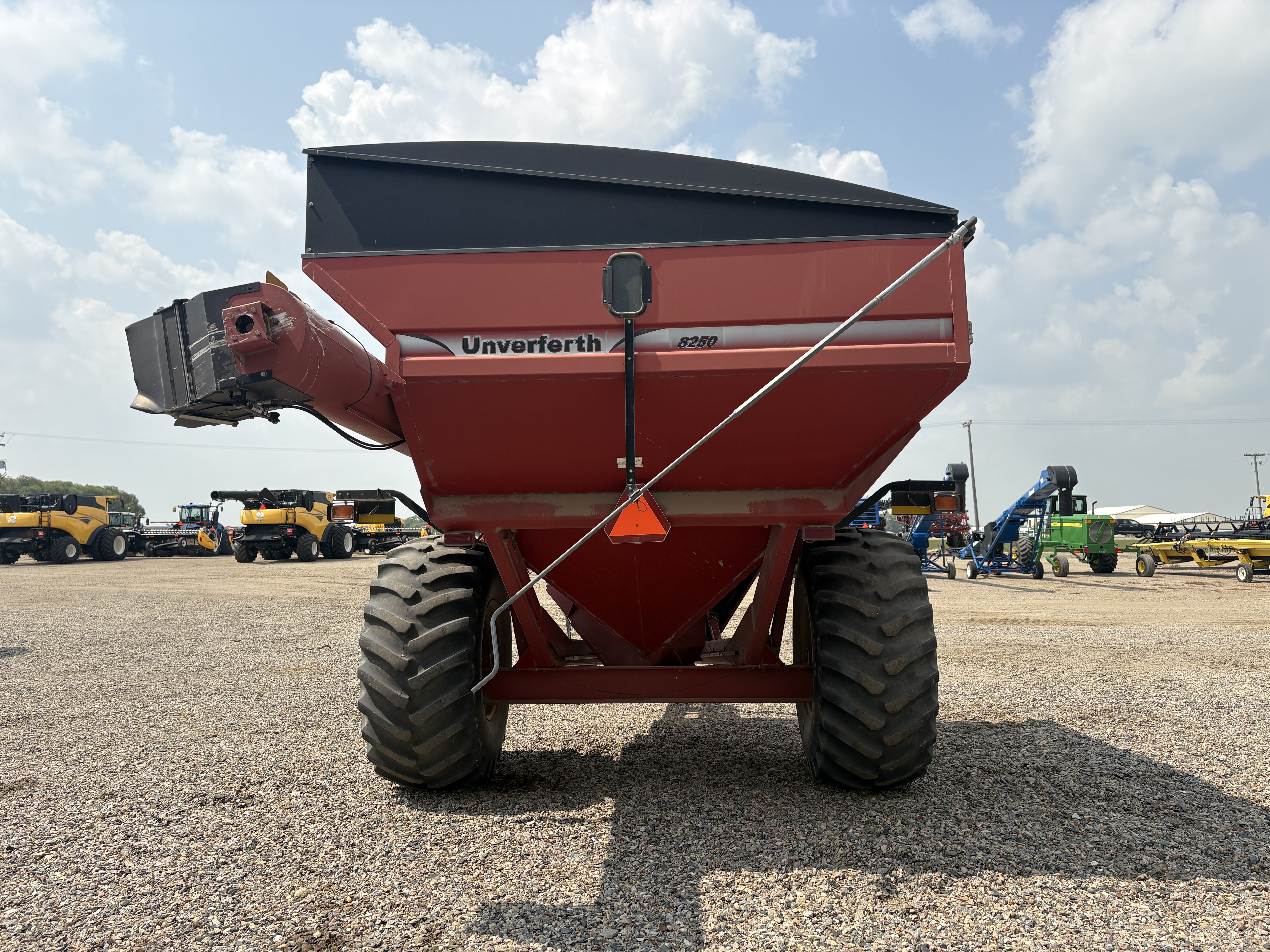 2007 Unverferth 8250 Grain Cart