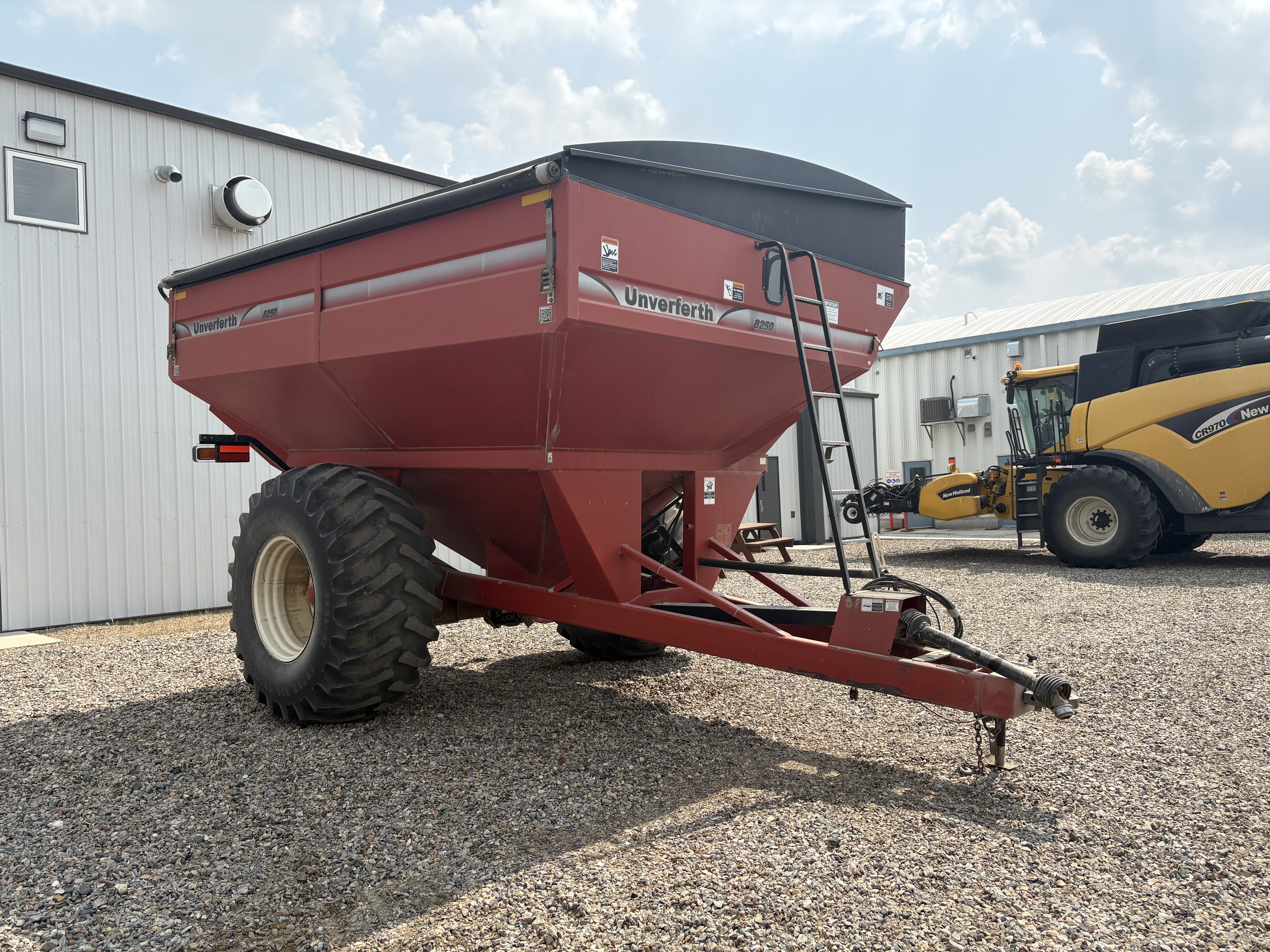 2007 Unverferth 8250 Grain Cart